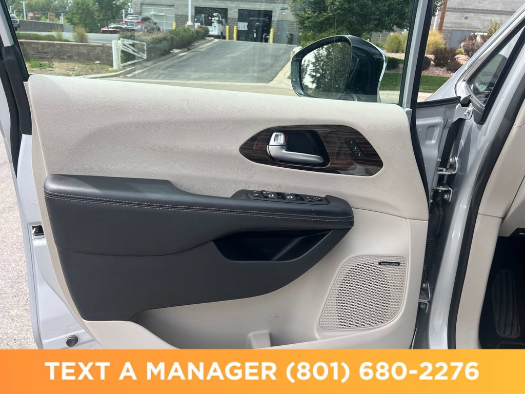 Used 2023 Chrysler Pacifica Limited w/ Uconnect Theater Family Group AWD/4WD image 12