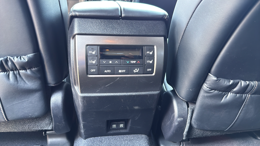 Certified 2023 Lexus GX 460 Luxury w/ Sport Design Package AWD/4WD image 17