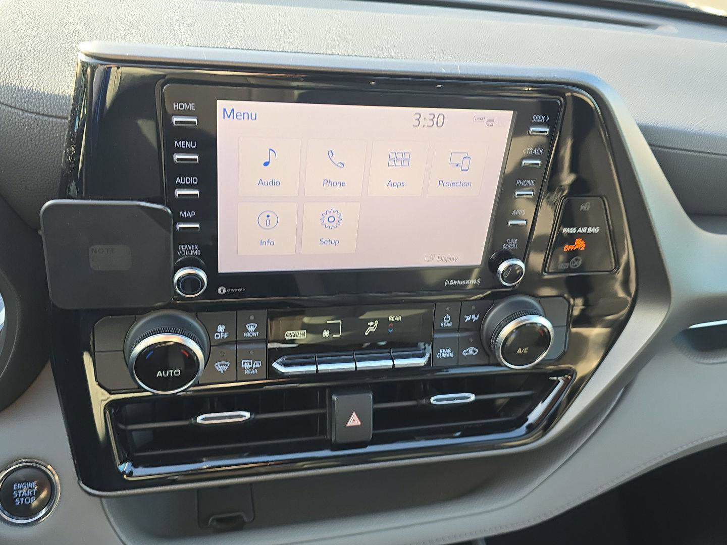 Used 2022 Toyota Highlander L image 25