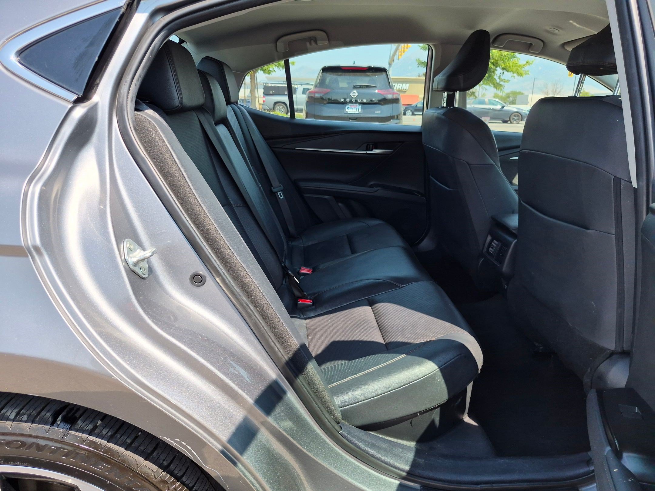 Used 2025 Toyota Camry XLE FWD image 31