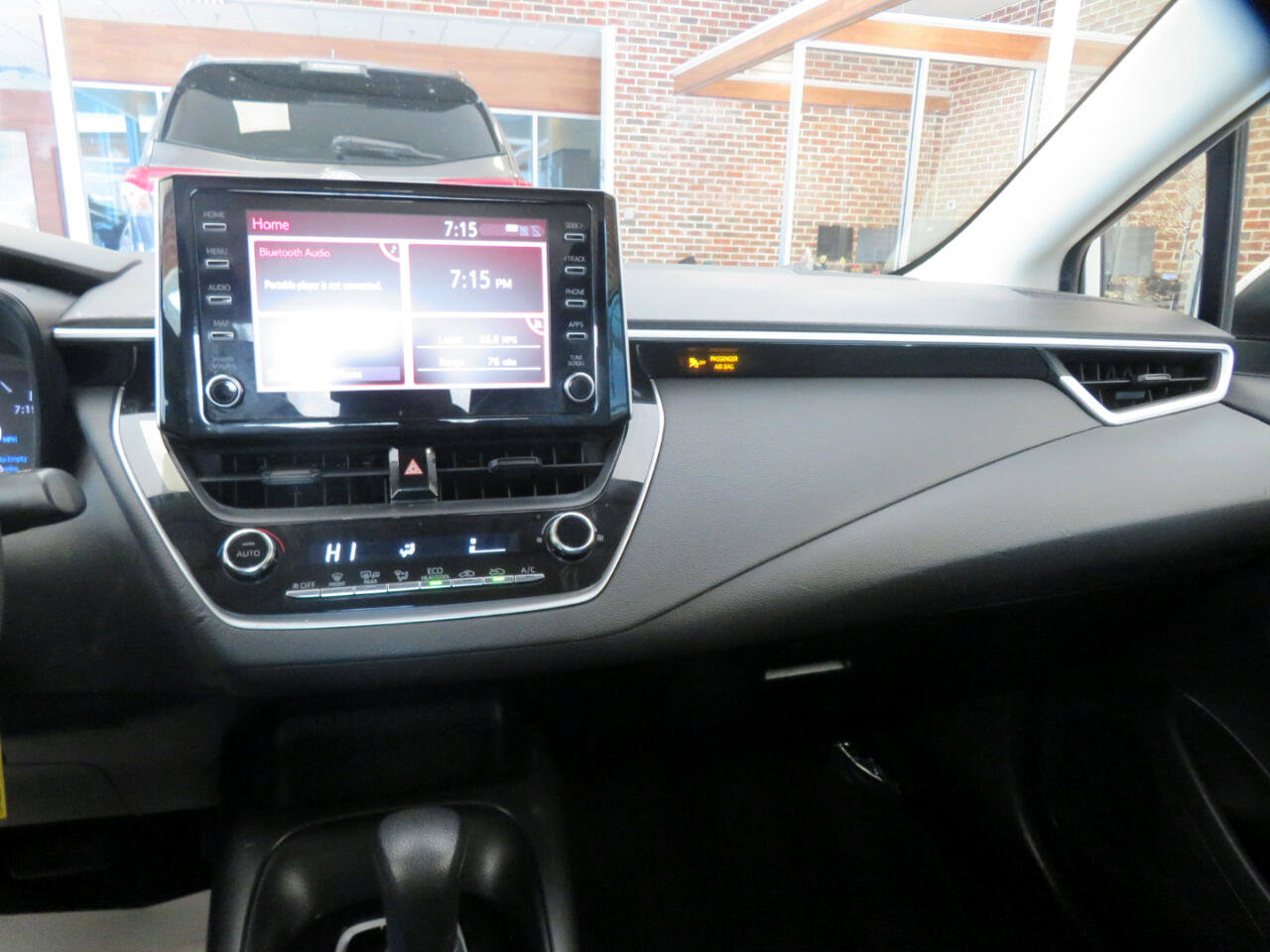 Used 2020 Toyota Corolla LE image 36