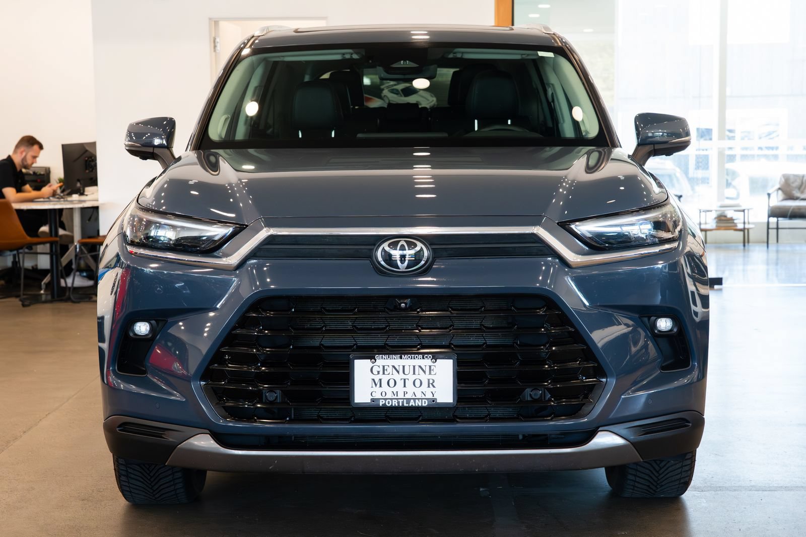 Used 2024 Toyota Grand Highlander AWD image 2