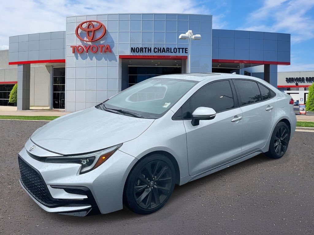 Used 2023 Toyota Corolla SE w/ SE Premium Package FWD image 4