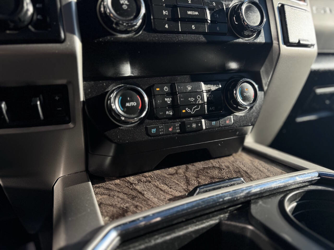 Used 2019 Ford F250 Lariat w/ Lariat Ultimate Package image 30