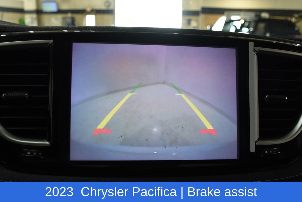 Used 2023 Chrysler Pacifica Limited FWD image 18