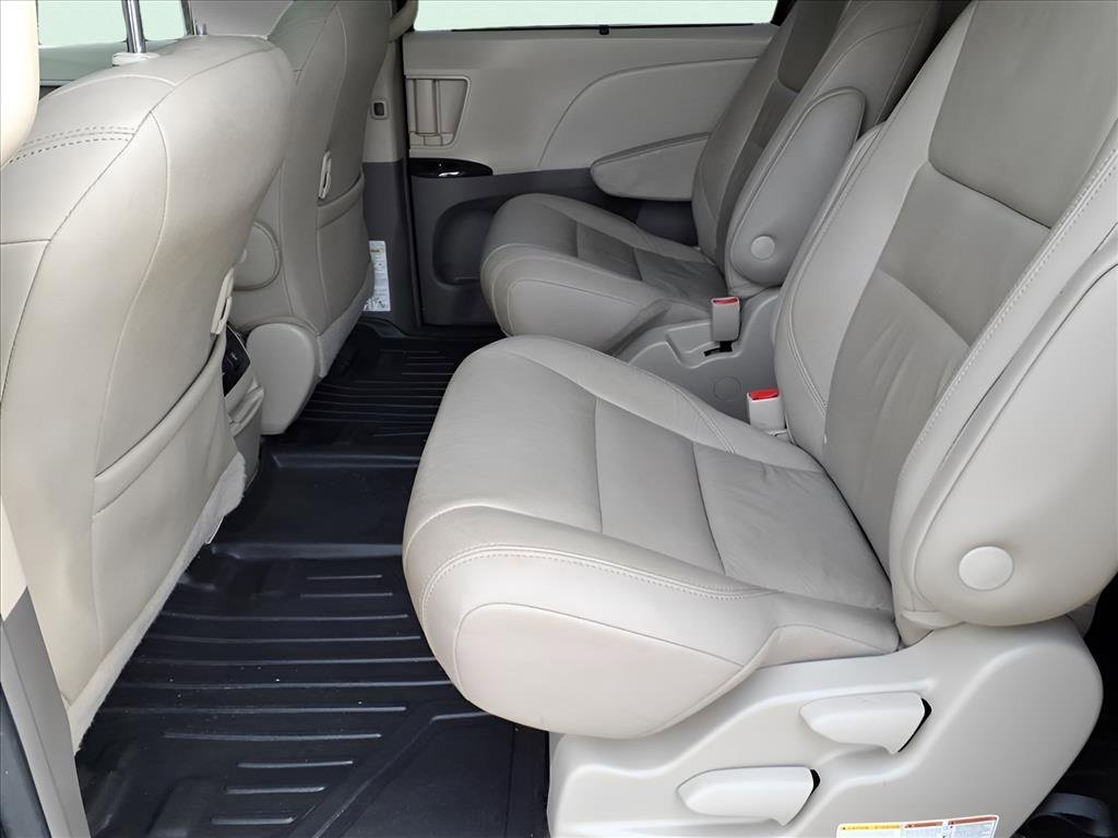 Used 2019 Toyota Sienna XLE image 8