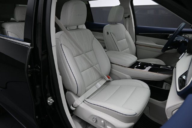 Used 2025 Buick Enclave Avenir w/ Trailering Package, 5000 lbs. FWD image 34