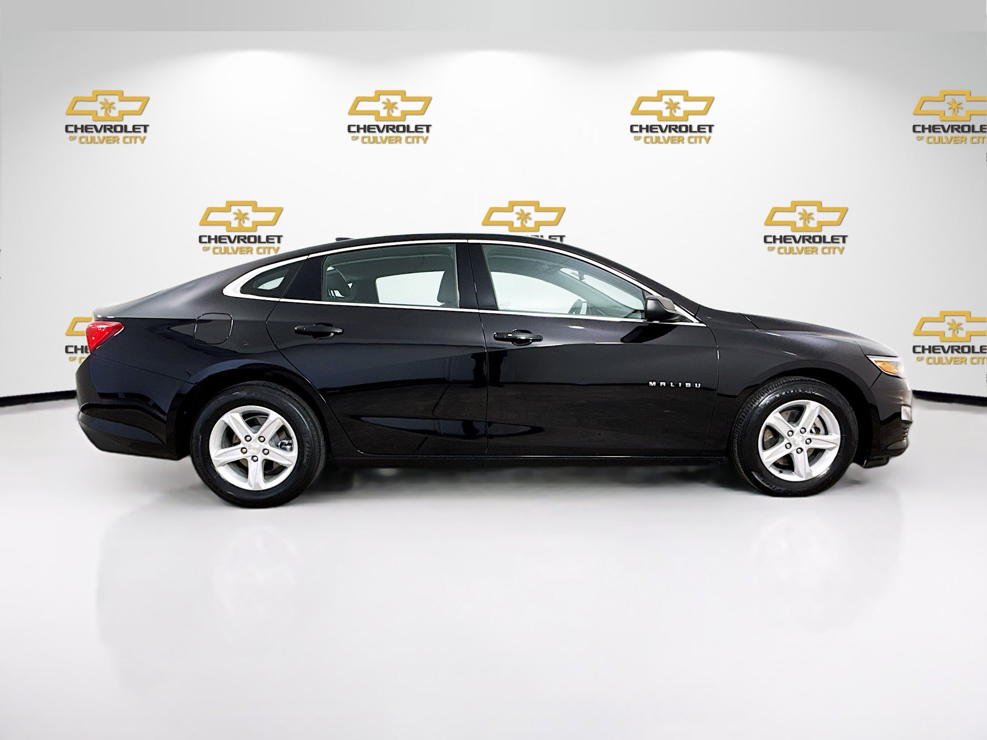Used 2023 Chevrolet Malibu LS FWD image 9