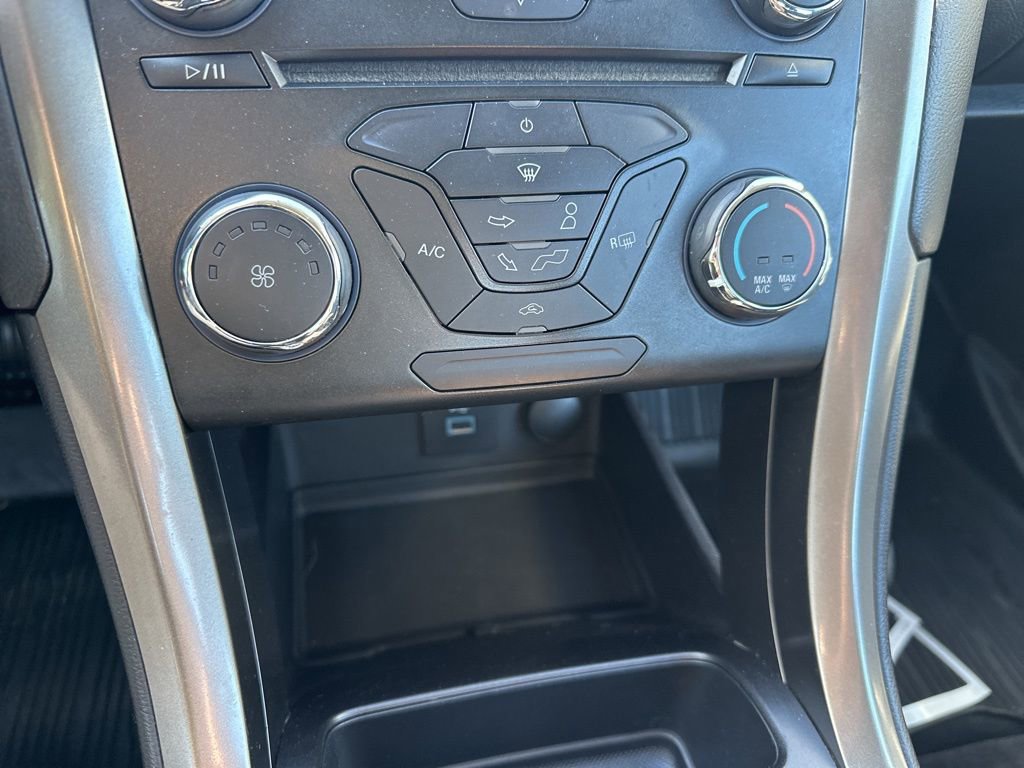 Used 2018 Ford Fusion SE FWD image 10