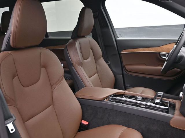Used 2023 Volvo XC90 B5 Plus w/ Protection Package Premier image 32