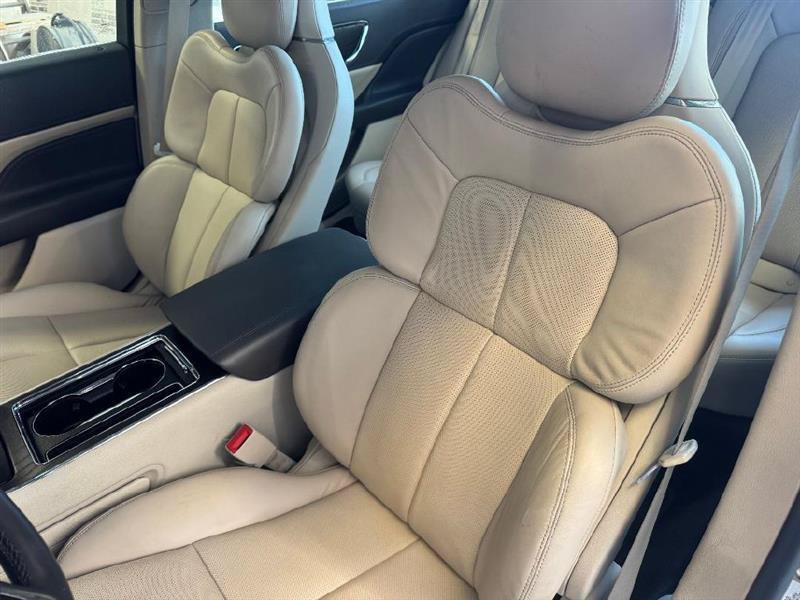 Used 2017 Lincoln Continental Reserve w/ Technology Package FWD image 23