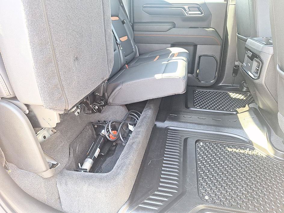 Used 2024 GMC Sierra 1500 AT4 w/ Technology Package AWD/4WD image 23