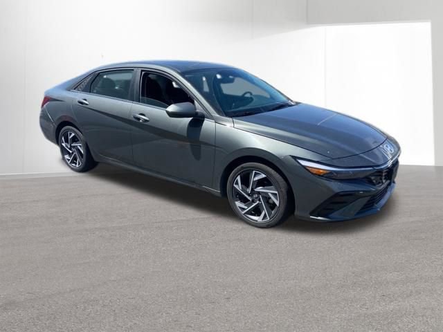 Certified 2025 Hyundai Elantra SEL FWD image 8