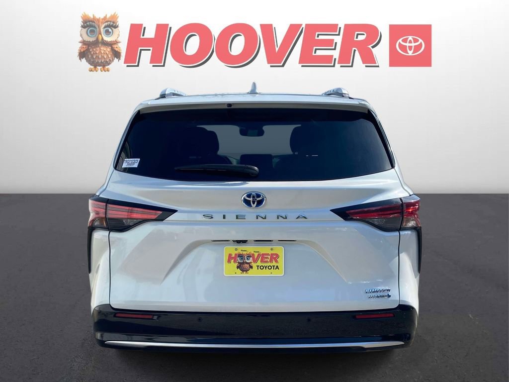 Used 2024 Toyota Sienna Limited image 3