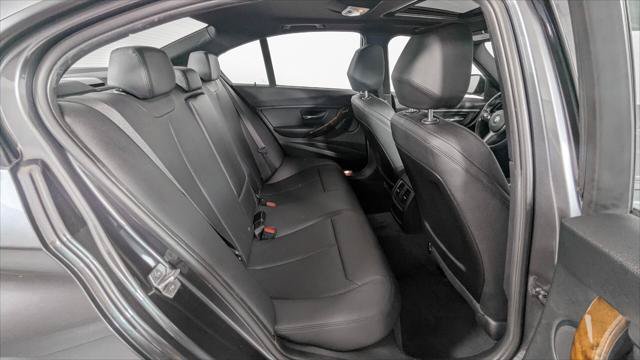 Used 2016 BMW 320i xDrive Sedan w/ Sport Package AWD/4WD image 17