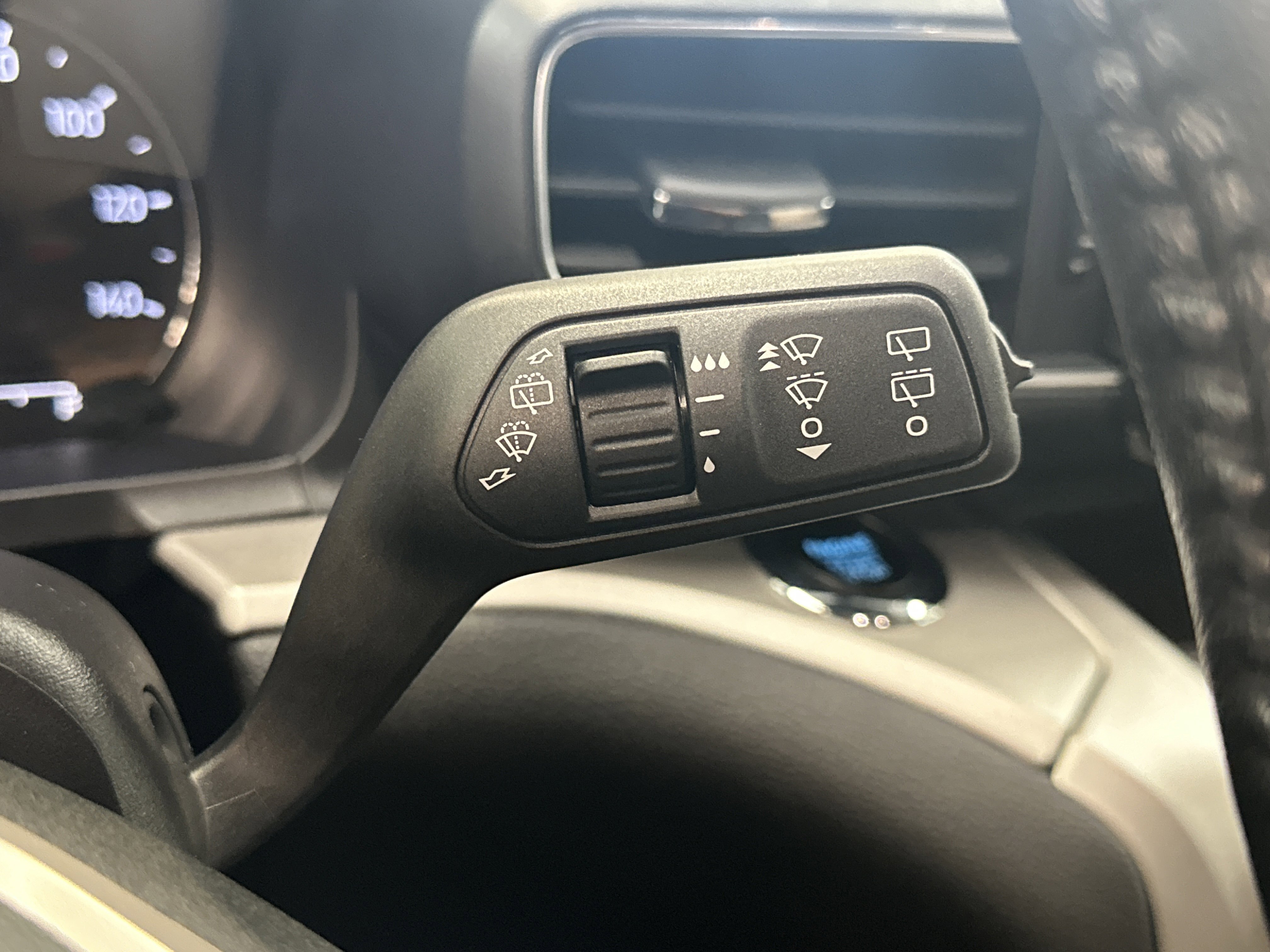 Used 2023 Ford Explorer XLT w/ Equipment Group 202A image 38