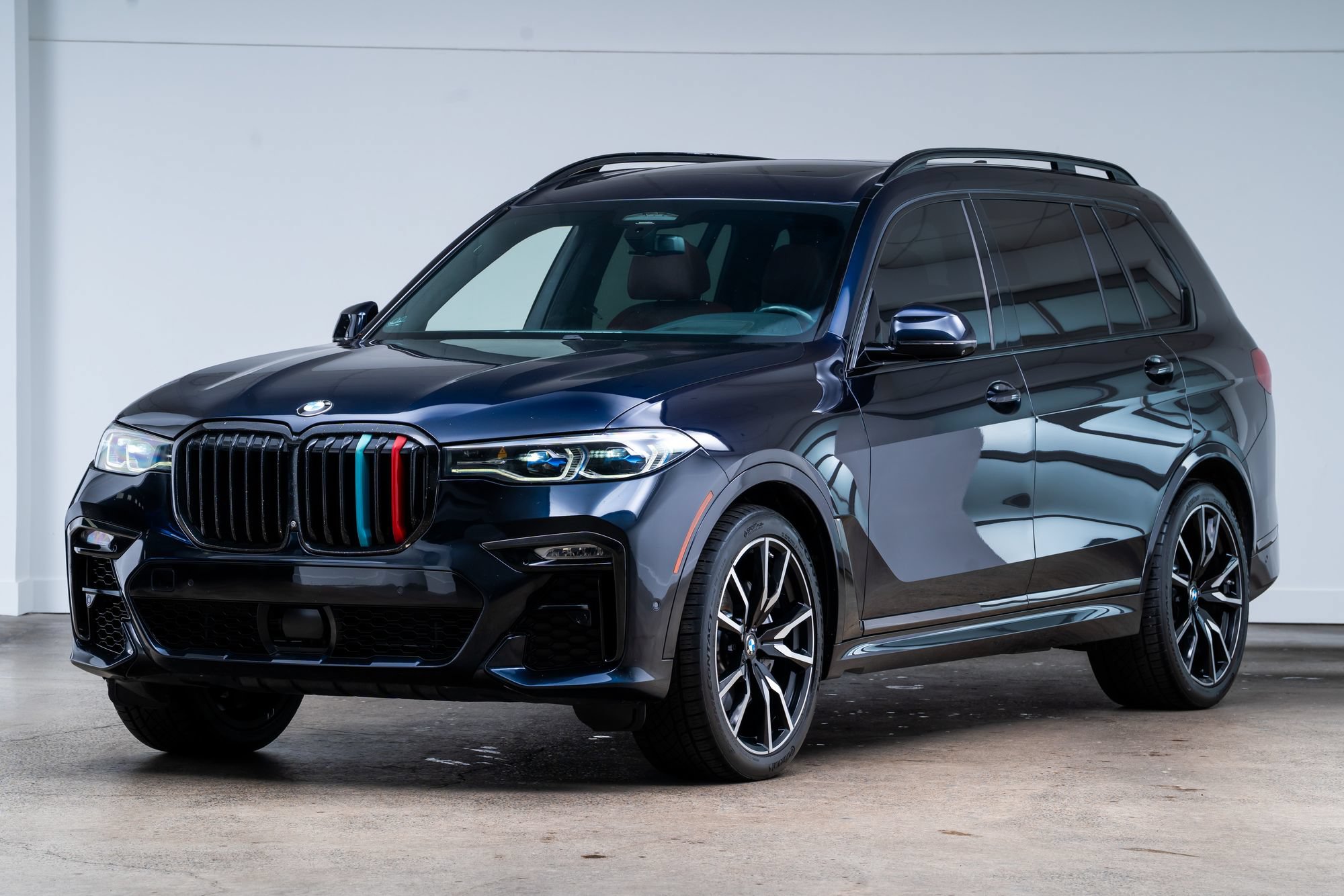 Used 2019 BMW X7 xDrive50i w/ M Sport Package AWD/4WD image 3