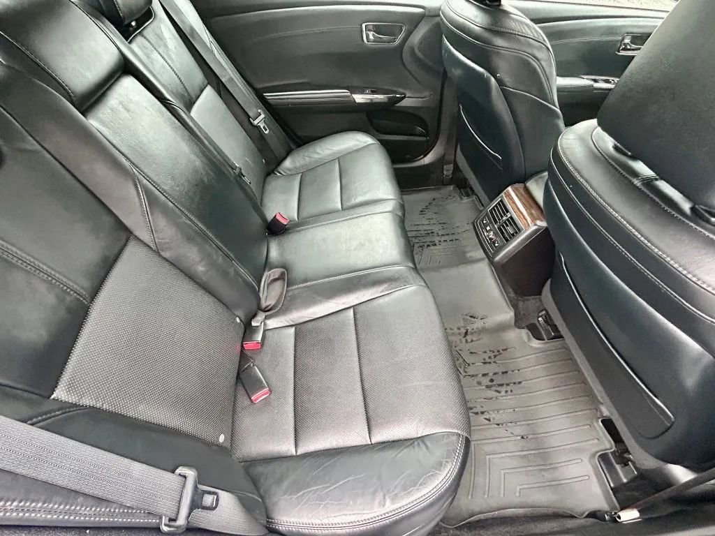 Used 2014 Toyota Avalon Limited w/ Technology Package FWD image 16