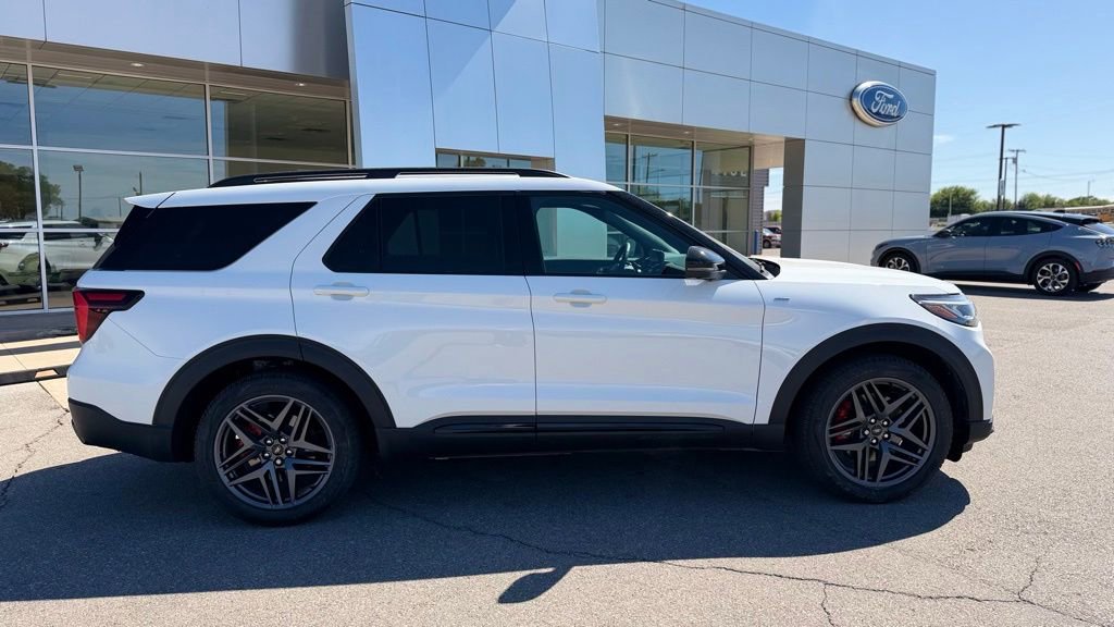 Used 2025 Ford Explorer ST-Line w/ Premium Package RWD image 5