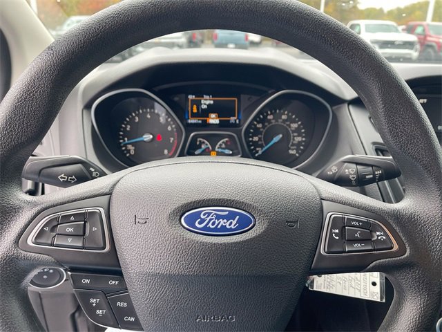 Used 2018 Ford Focus SE w/ SE Appearance Package image 30
