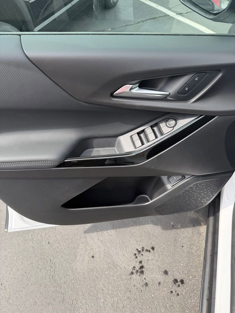 New 2026 Chevrolet Equinox LT w/ Convenience Package II FWD image 8