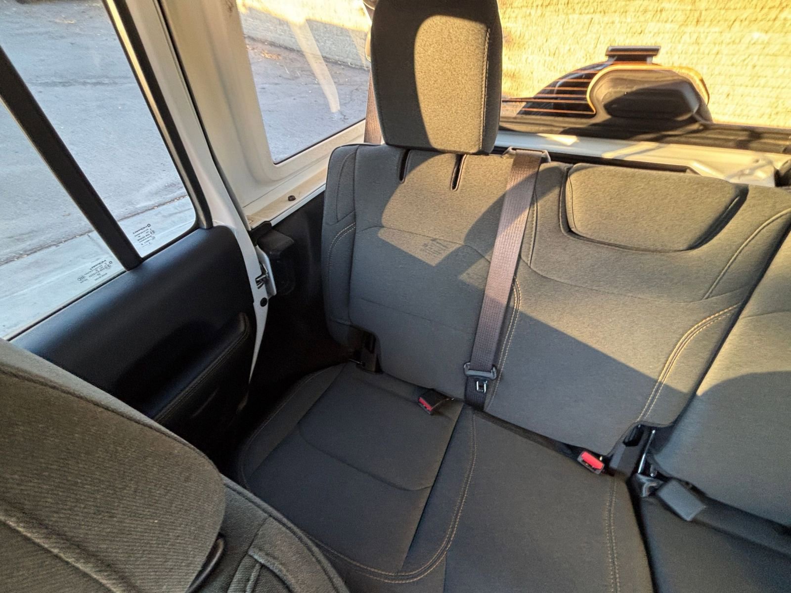 Used 2025 Jeep Wrangler Sahara image 39