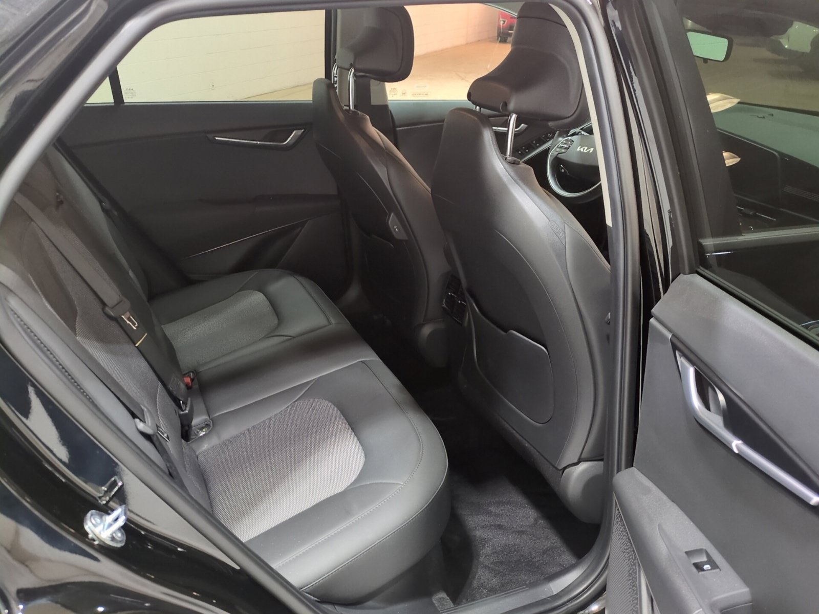 Certified 2024 Kia Niro EX FWD image 11