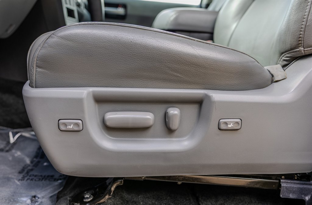 Used 2018 Toyota Sequoia Limited w/ Safety & Convenience Package RWD image 26