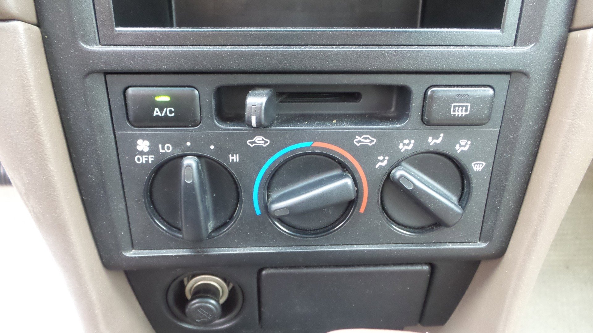 Used 1998 Toyota Camry LE FWD image 33