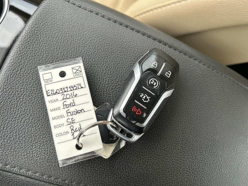 Used 2016 Ford Fusion SE w/ Equipment Group 202A image 31