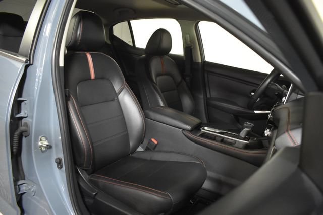 Certified 2025 Nissan Sentra SR w/ SR Premium Package FWD image 34