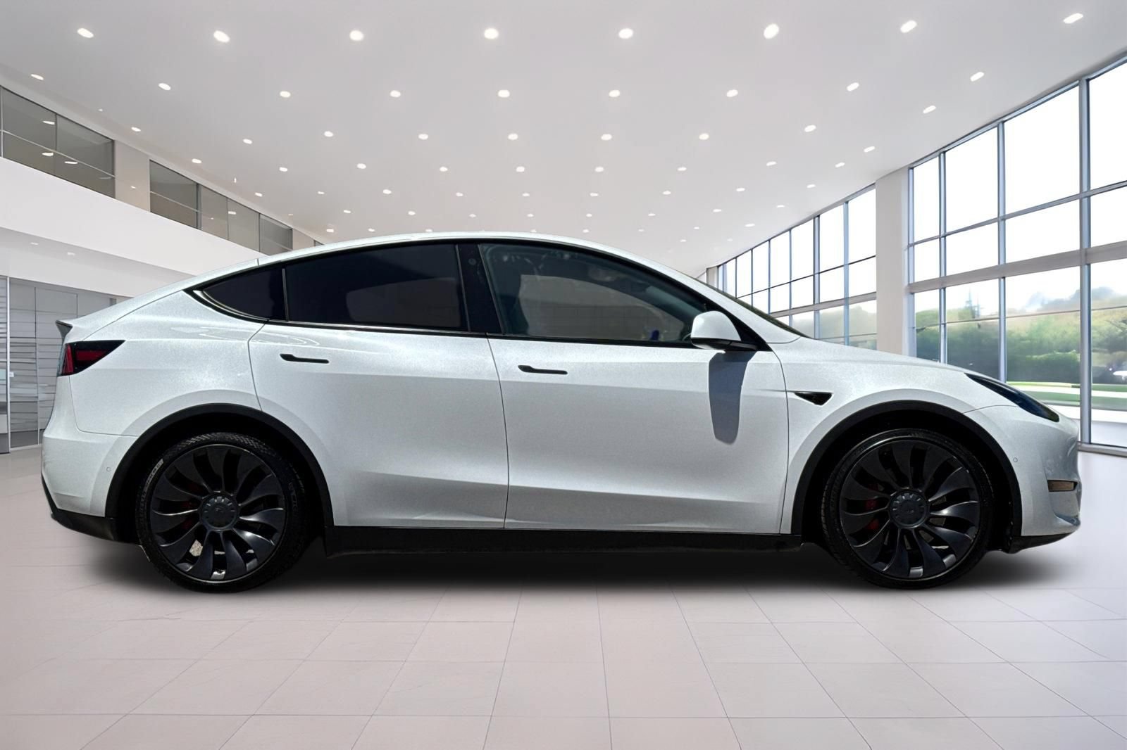 Used 2022 Tesla Model Y Performance AWD/4WD image 3