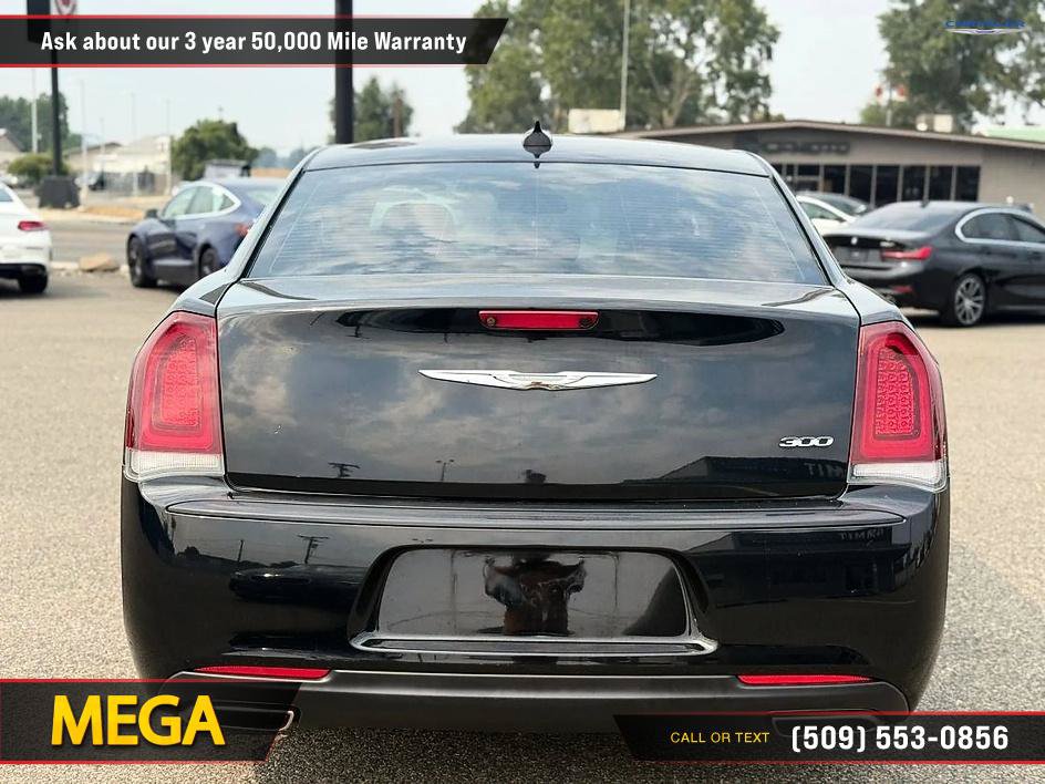 Used 2019 Chrysler 300 Touring w/ Sport Appearance Package RWD image 8