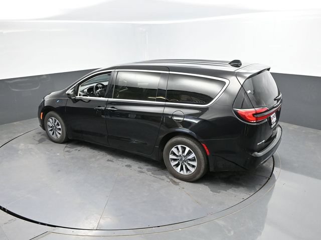 Used 2024 Chrysler Pacifica Limited FWD image 47
