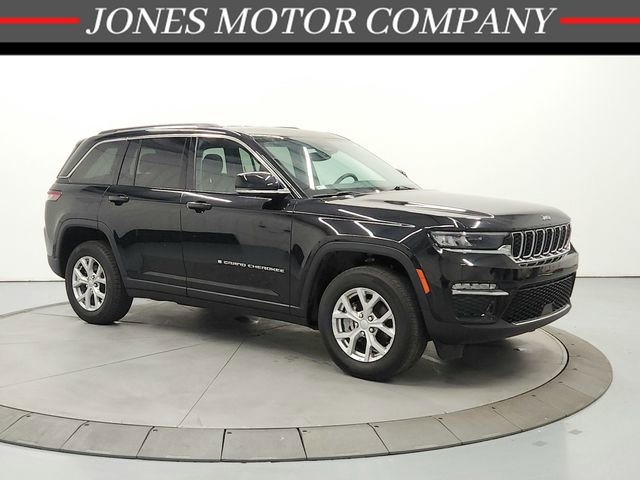 Used 2024 Jeep Grand Cherokee Limited RWD image 1