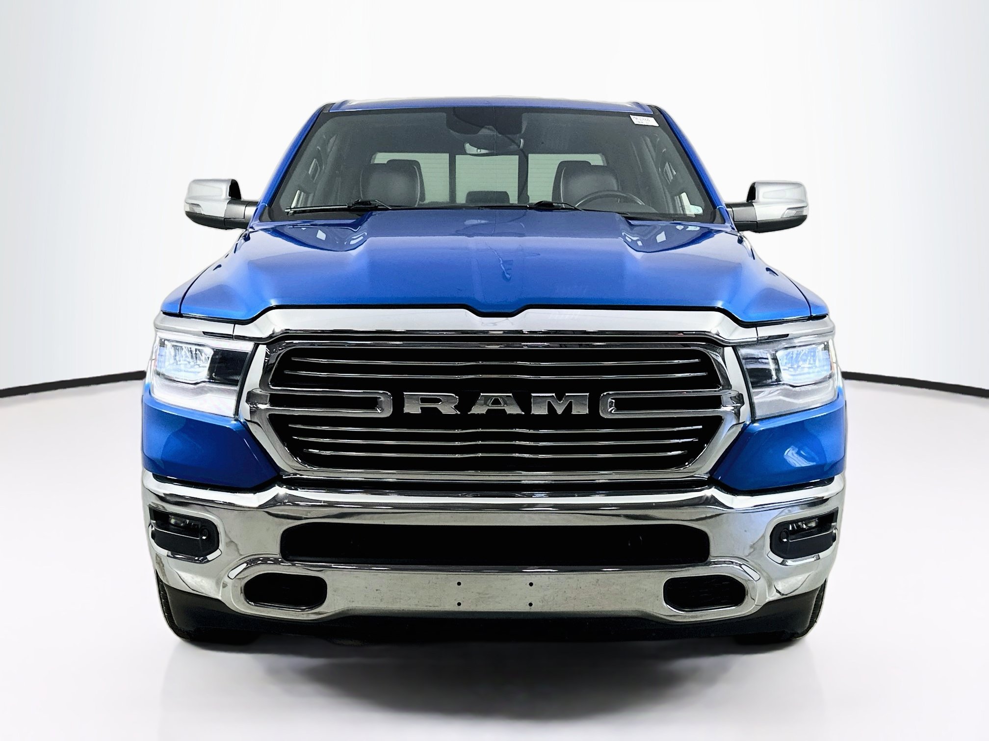 Used 2023 RAM 1500 Laramie AWD/4WD image 2