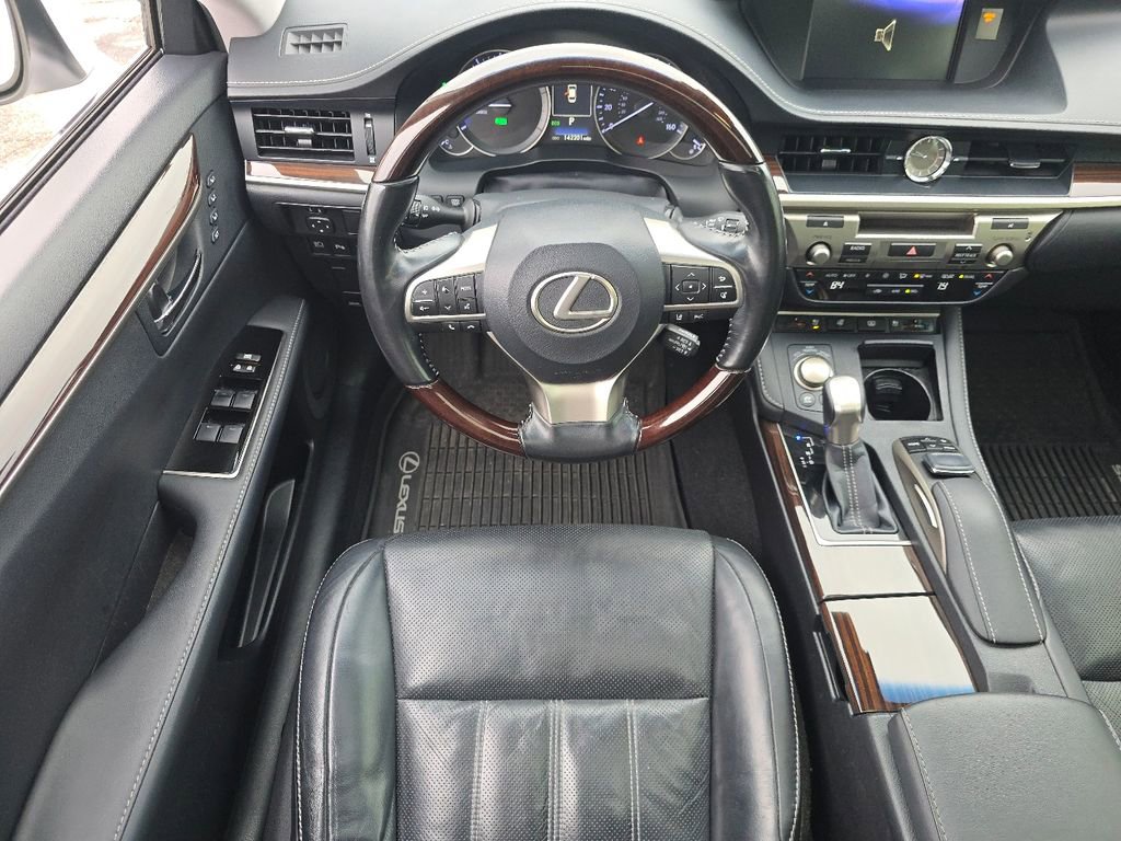 Used 2017 Lexus ES 300h image 23