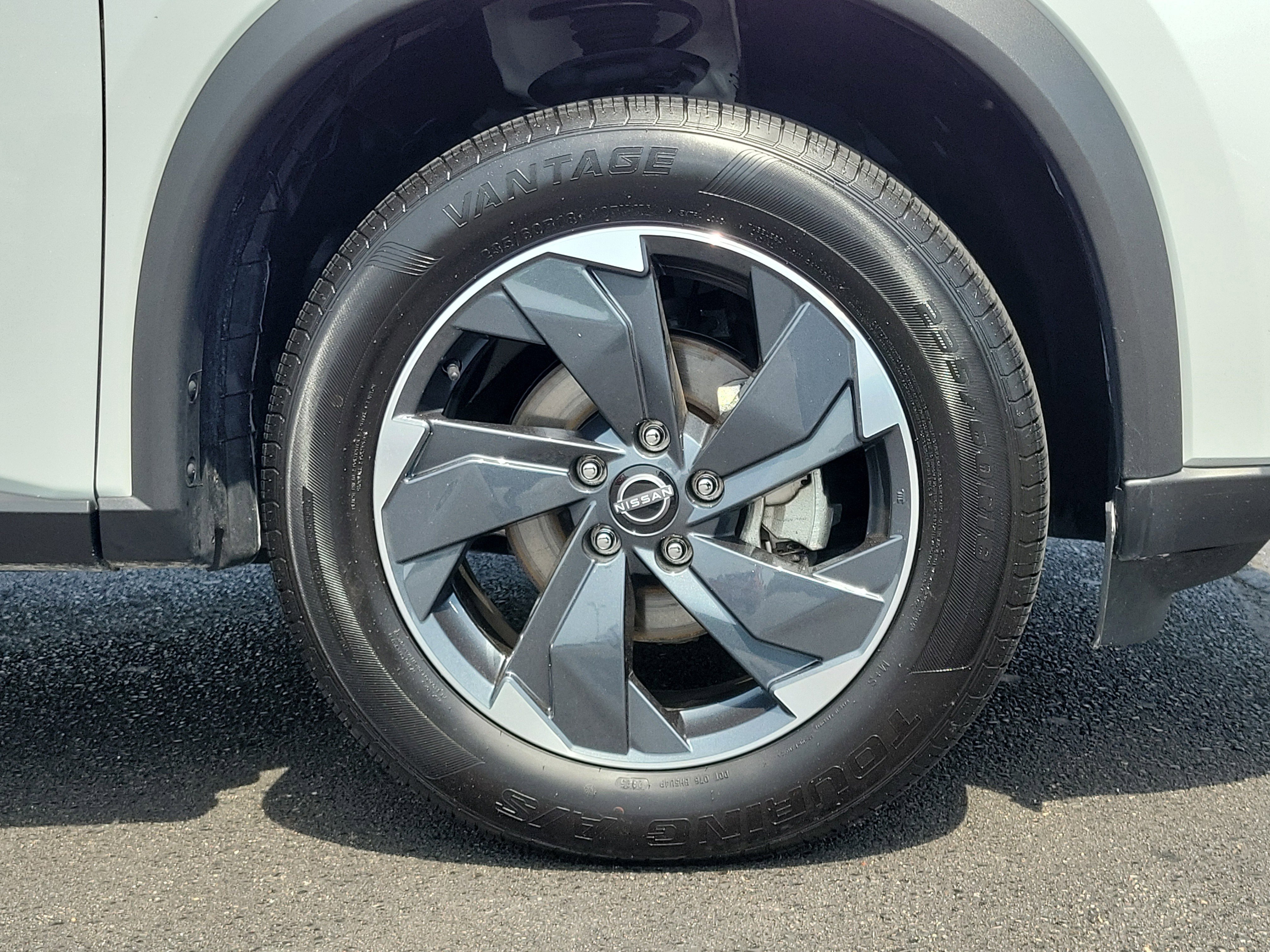 Certified 2025 Nissan Rogue SV AWD/4WD image 5