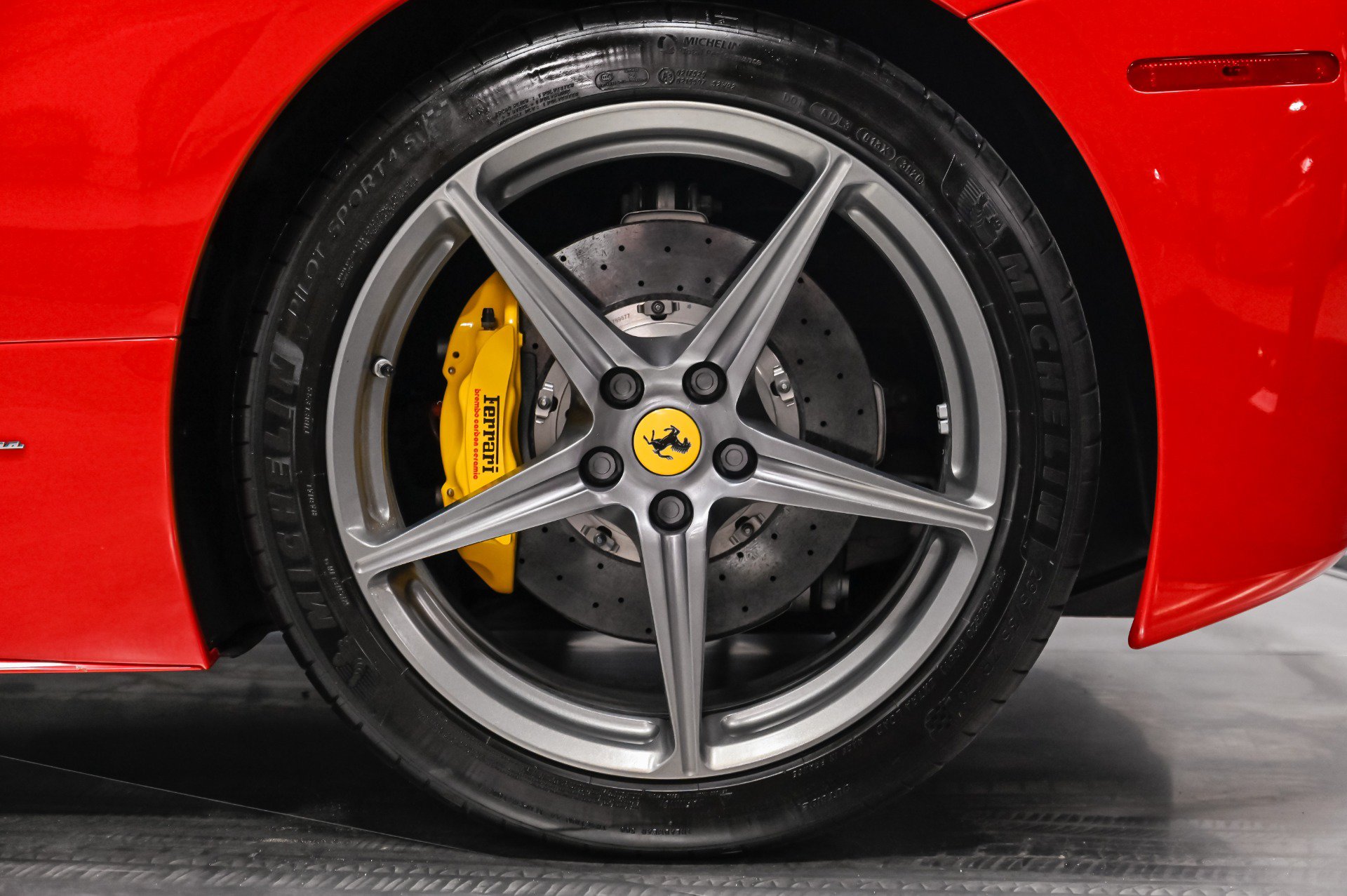 Used 2013 Ferrari 458 Spider RWD image 47