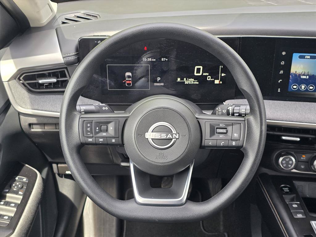 Used 2025 Nissan Kicks SV AWD/4WD image 14