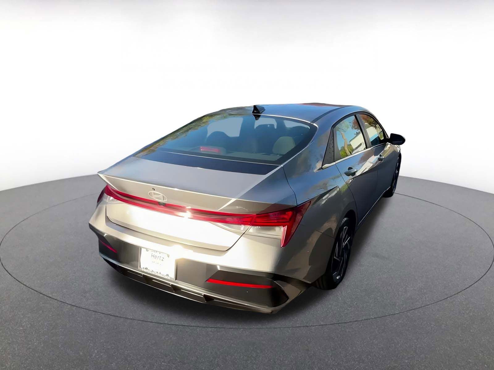 Used 2025 Hyundai Elantra SEL image 14