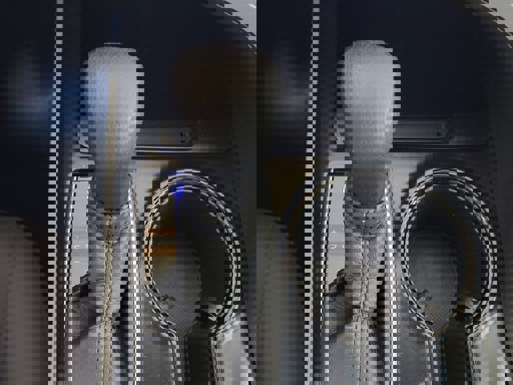 Used 2018 Toyota Camry L image 18