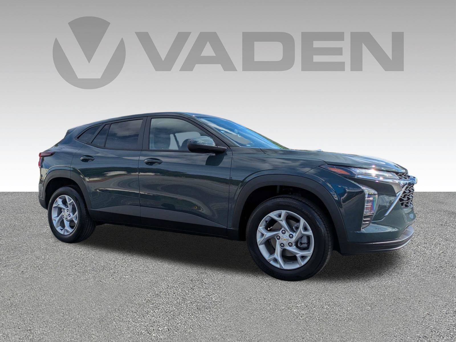 New 2026 Chevrolet Trax LS w/ LS Convenience Package FWD image 3