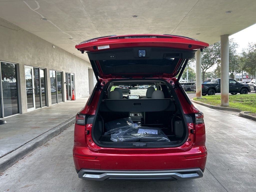New 2025 Mitsubishi Outlander SE image 32