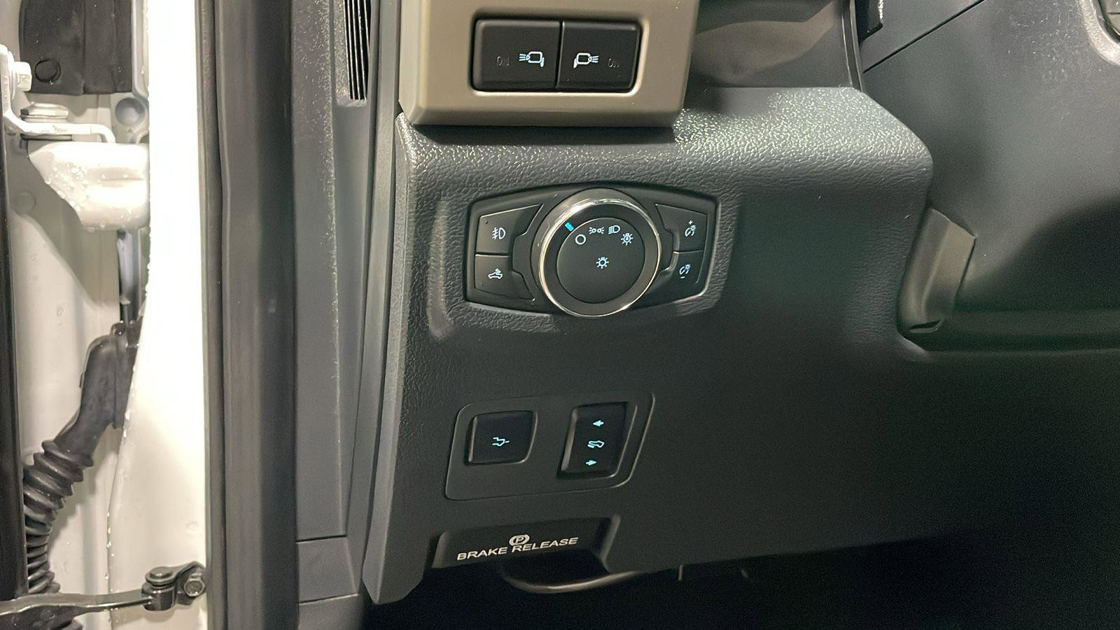 Used 2022 Ford F350 Lariat w/ Black Appearance Package image 15