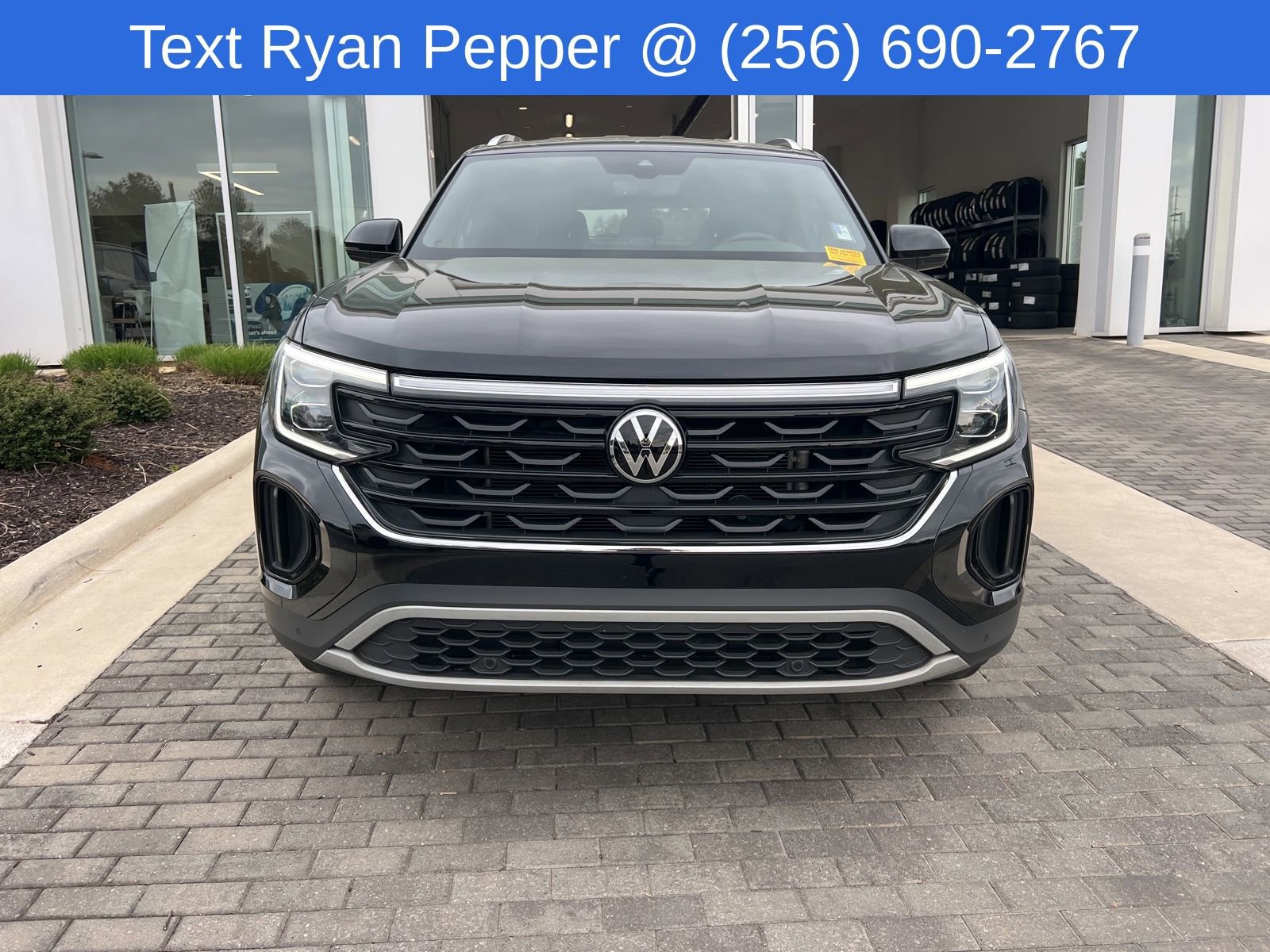 Used 2024 Volkswagen Atlas Cross Sport SE image 2