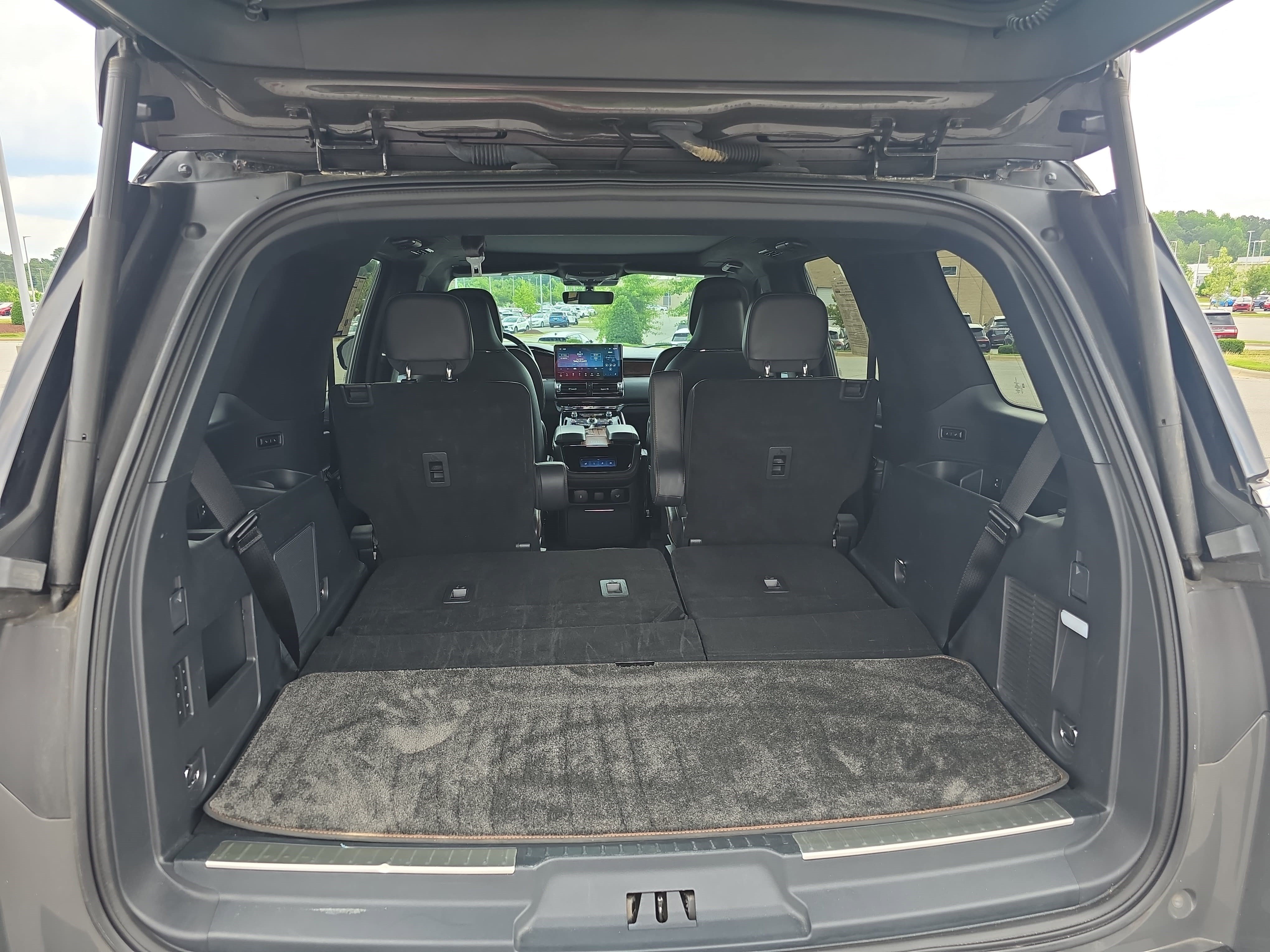 Certified 2024 Lincoln Navigator Black Label AWD/4WD image 12