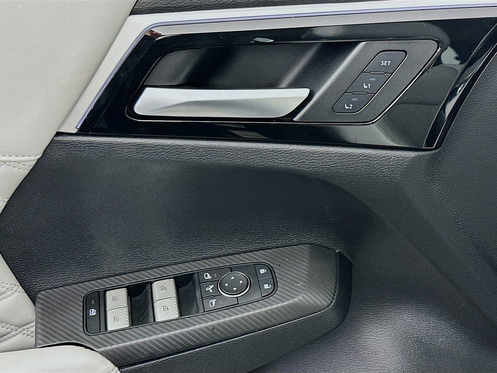 Used 2024 Mitsubishi Outlander SEL Black Edition image 19