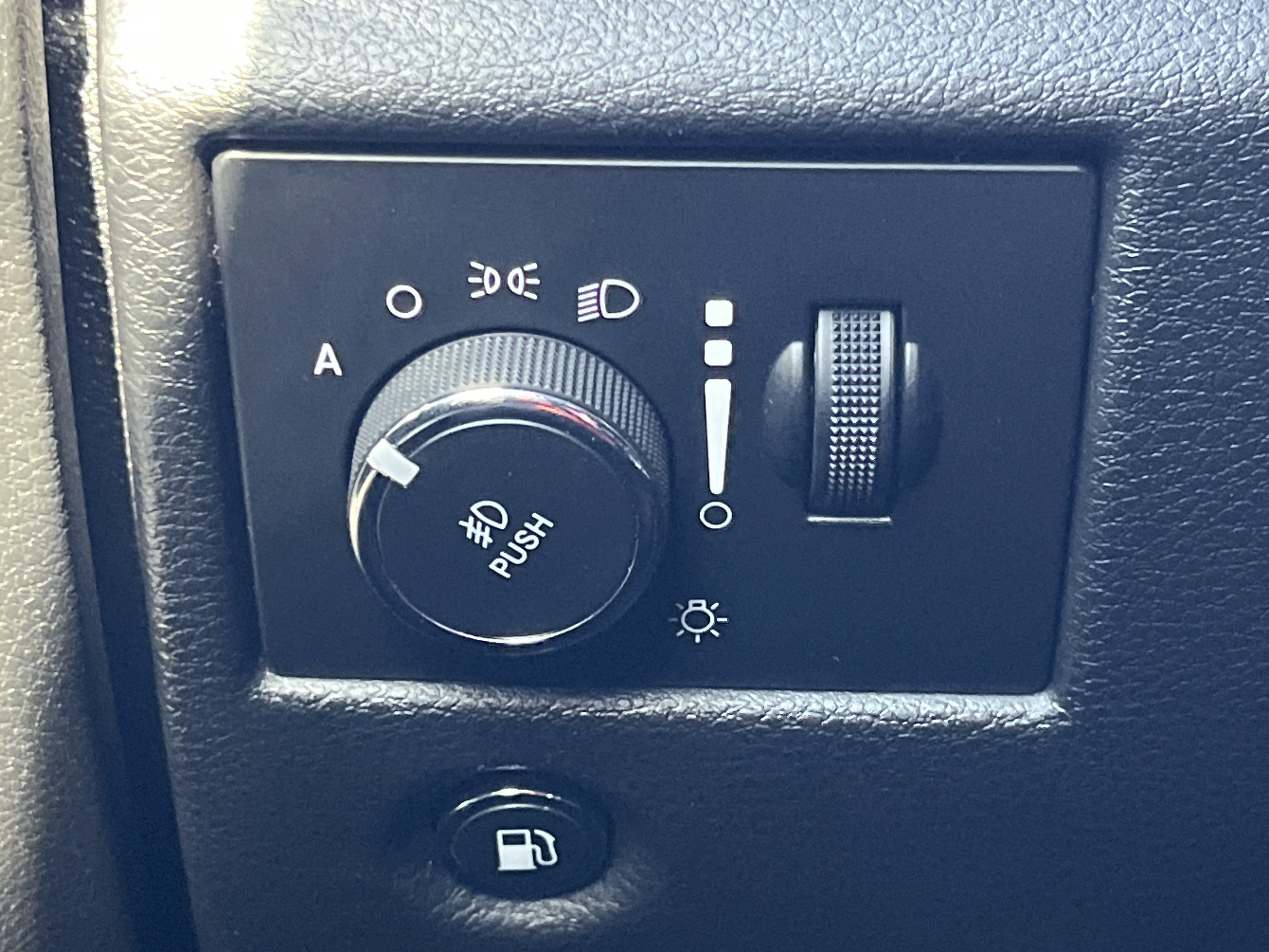 Used 2020 Jeep Grand Cherokee Trailhawk AWD/4WD image 16