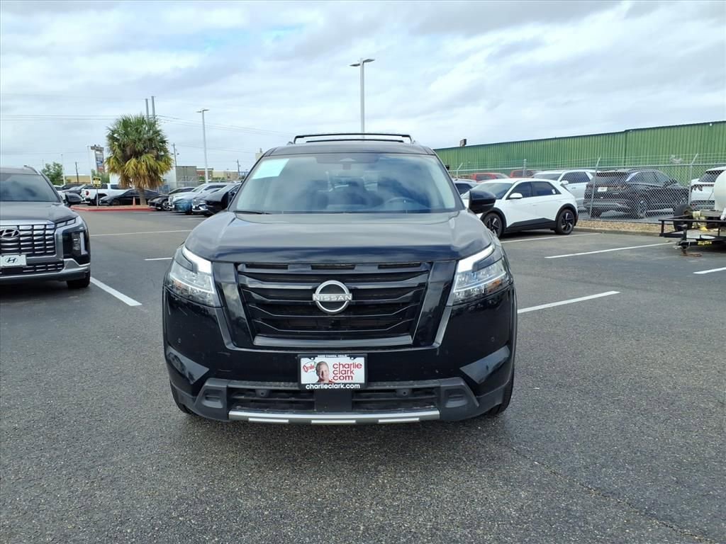 Used 2023 Nissan Pathfinder SL w/ Black Appearance Package image 8